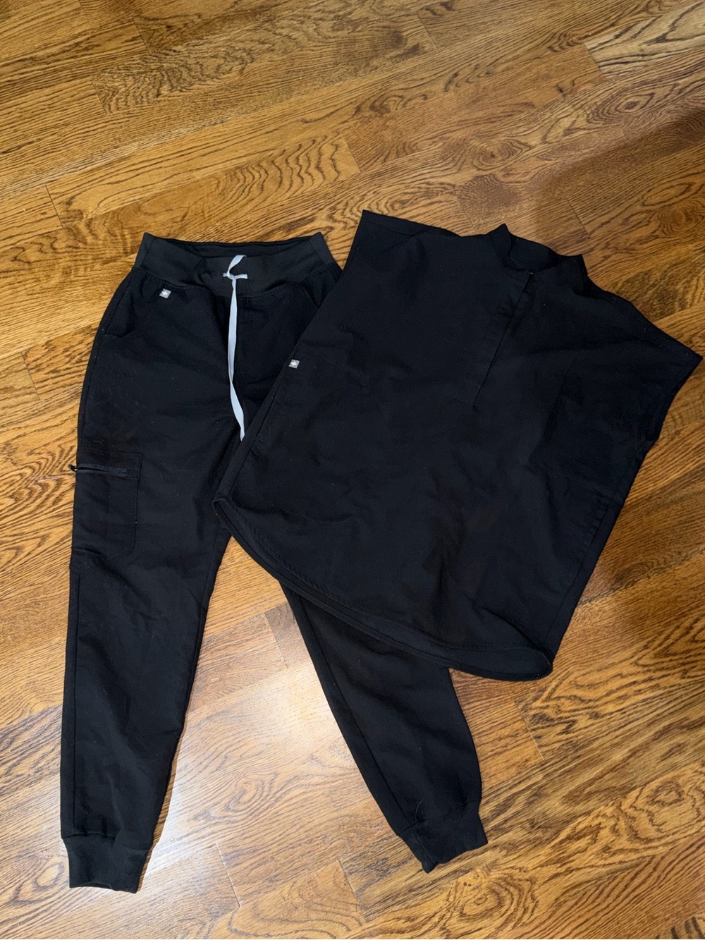 Figs women’s scrub set…joggers and top❤️ XXS